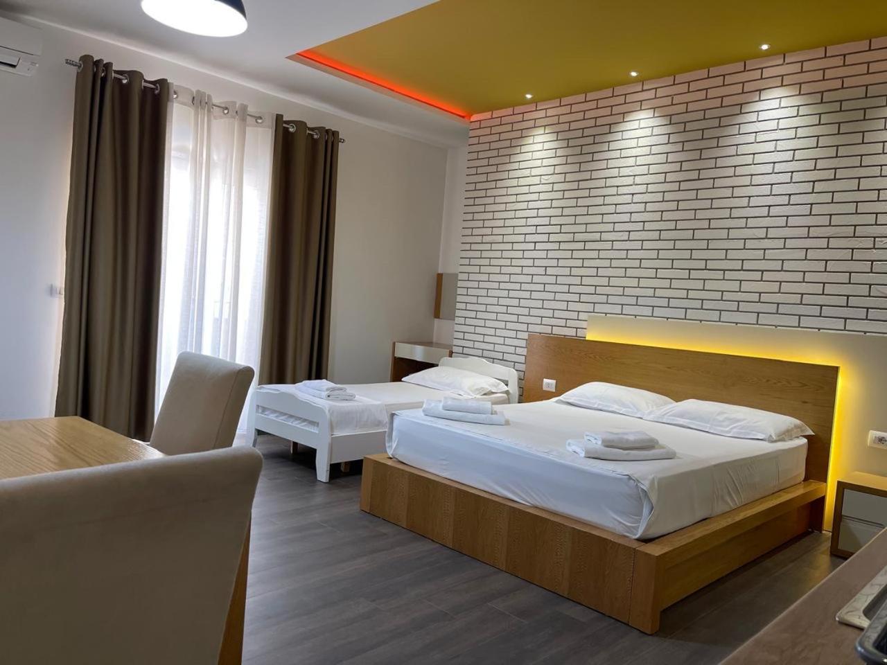 Sunrise Luxury Apartments Sarande Bagian luar foto